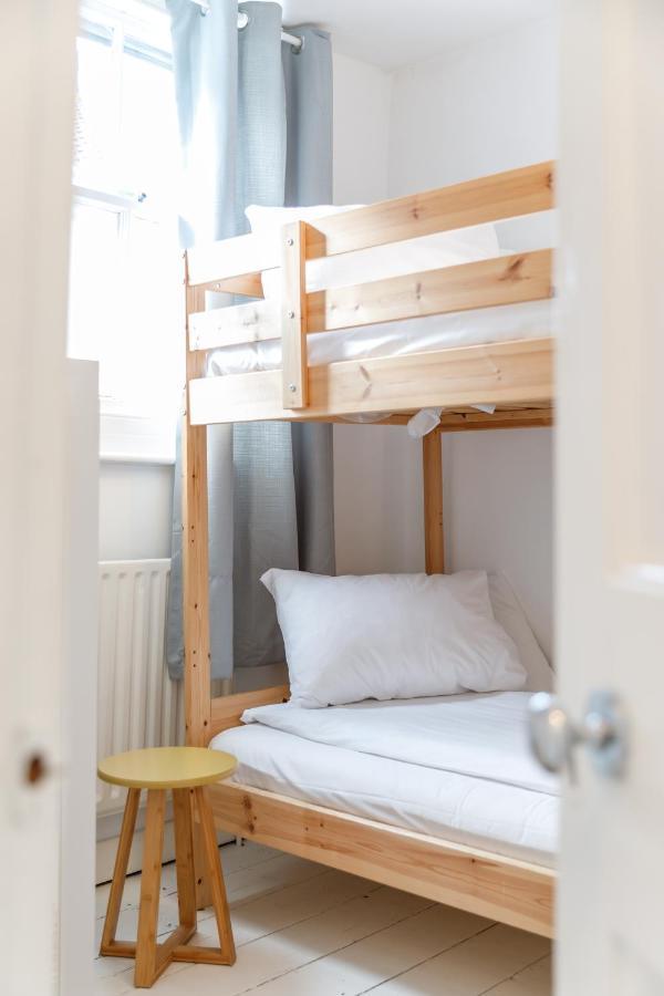 Quiet Cottage. Walk To Shops, Bars & Holiday home Brighton